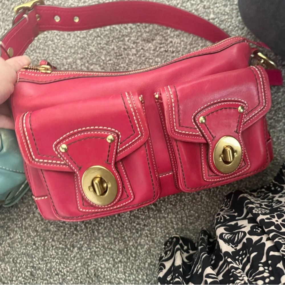 Coach 65th Anniversary Turnlock color raspberry - Picture 1 of 8